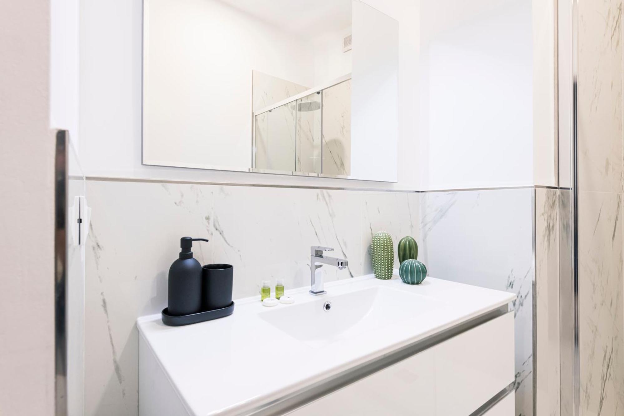 Apartamento Easylife - Elegante E Rifinito Vista Duomo In Piazza San Babila